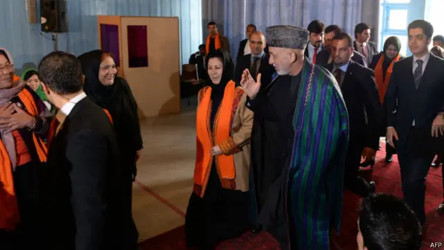 افغان ولسمشر کرزي له علماو ، سپین ږیرو او مخورو وغوښتل چې د ښځو پر وړاندې د تاوتریخوالي او زور زیاتي د مخنیوي او هغوی د درناوي په برخه کې مرسته وکړي.