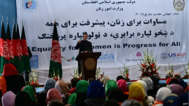 حامد کرزی وايي، د ښځو د حقونو لپاره یې حکومت پاخه بنسټونه اېښي