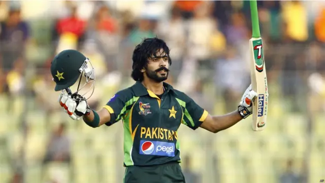 پاکستانی کپتان کے برعکس فواد عالم ایک روزہ کرکٹ میں پہلی سنچری بنانے میں کامیاب رہے اور 113 رنز بنا کر ناٹ آؤٹ رہے۔