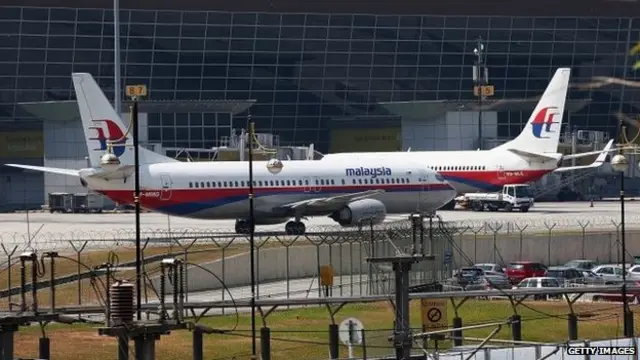 Semula diperkirakan pesawat ini mendarat di Beijing pada Sabtu (08/03) pukul 06:30 pagi waktu setempat.