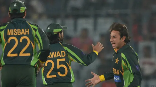 سعید اجمل نے لگاتار دو گیندوں پر دو سری لنکن وکٹیں حاصل کیں۔