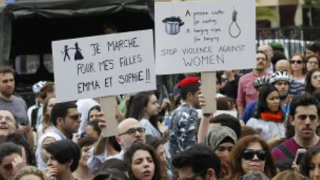 လက်ဘနွန်နိုင်ငံ ဘေရွတ်မြို့မှာ အပြည်ပြည် ဆိုင်ရာ အမျိုးသမီးများနေ့ အထိမ်းအမှတ် လမ်းလျှောက် ချီတက်ခဲ့ကြ