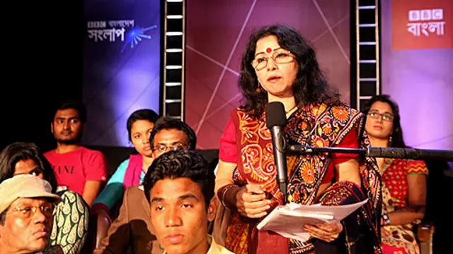 মন্তব্য করছেন একজন দর্শক