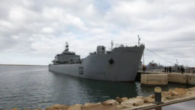 تحمل الناقلة علم كوريا الشمالية