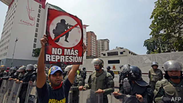 مظاهرات المعارضة مستمرة منذ شهر