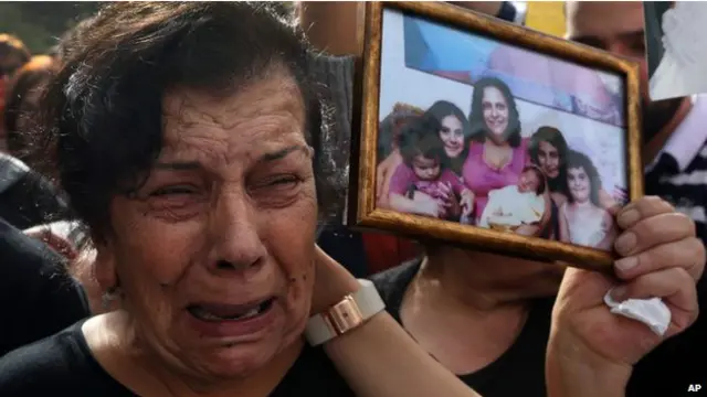 تقول عائلة رولا يعقوب إنها قتلت على يد زوجها. 