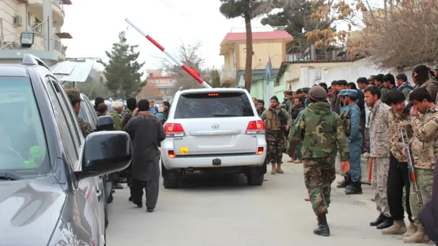 حکومت افغانستان سه روز عزای عمومی اعلام کرده و در این سه روز پرچم افغانستان در سراسر کشور و نمایندگی های سیاسی افغانستان در خارج در حالت نیمه افراشته قرار خواهد گرفت.