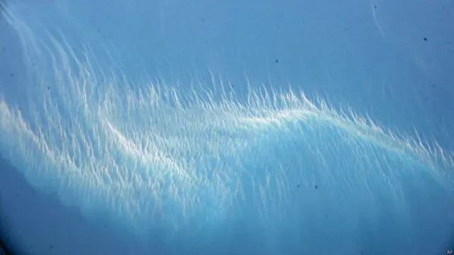 航拍越南与马来西亚交接海域所发现的油污（9/3/2014）