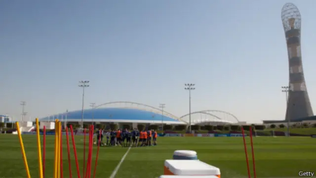 تلتزم قطر بجدول زمني ضيق للانتهاء من مشروعات البُنى التحتية الخاصة بكأس العالم 2022 