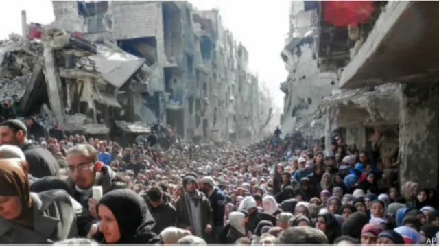 یرموک کیمپ میں مہاجرین امداد کے منتظر ہیں