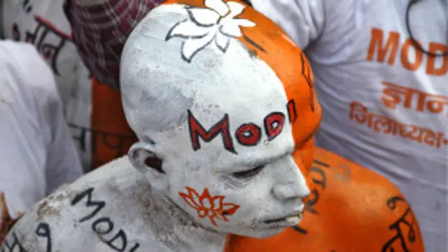 نریندر مودی وزیر اعظم بنیں گے یا نہیں، یہ تو وقت ہی بتائے گا لیکن بہت سے ریٹائرڈ افسران کو شاید یقین ہے کہ پی ایم بننے کے لیے مودی کو بس اب صرف حلف لینا باقی ہے