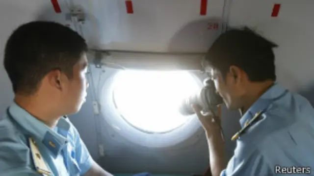 تلاش کا عمل ملائیشیا اور ویتنام کے درمیان واقع سمندر میں جاری ہے جس میں 40 بحری جہاز اور 34 ہوائی جہاز حصہ لے رہے ہیں