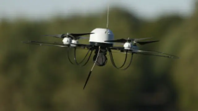 ماضی میں بھی ڈرونز یا بغیر پائلٹ کے اڑنے والی اشیا کو جیلوں میں چیزیں سمگل کرنے کے لیے استعمال کرنے کی کوشش کی گئی ہے