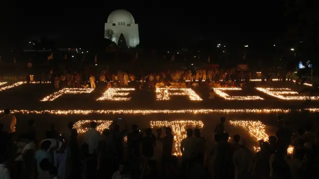  کراچی حالیہ مہینوں میں شدت پسندانہ کارروائیاں کی لپیٹ میں ہے۔ ایک اندازے کے مطابق شدت پسند شہر کے بیس فیصد حصے پر اثر و رسوخ بڑھا چکے ہیں۔