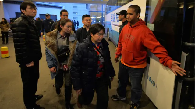 Petugas Malaysia Airlines