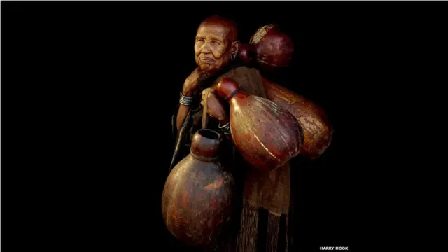 ليميدا تحمل قنينات جعة اليقطين