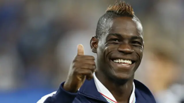 Tiền đạo của AC Milan Mario Balotelli, 23 tuổi