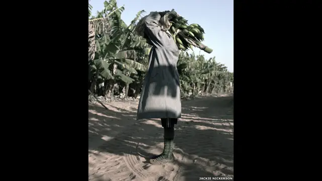 ما يلعب دورا في صناعة الصورة هو توازن القوة بين المصور ومن في الصورة، ولكنه يصبح توازنا في القوة بين من في الصورة ومن يطالعها، بحسب نيكرسون.