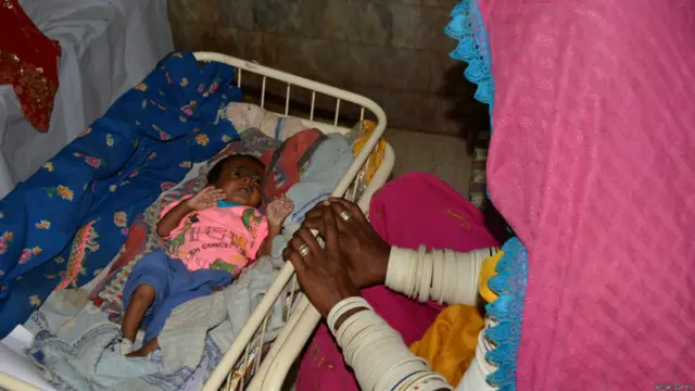 جانوروں کے بعد یہاں بچے سب سے پہلے غدائی قلت کا شکار ہوئے، اب تک سو سے زائد بچے ہلاک ہوچکے ہیں۔