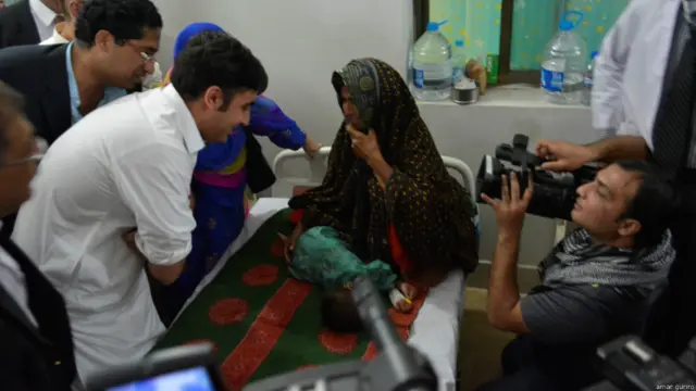 پیپلز پارٹی کے چیئرمین بلاول بھٹو نے ٹوئٹر پر قحط سالی کا نوٹس لیا، جس کے بعد انہوں نے وزیراعلیٰ سید قائم علی شاہ کو بھیجا، اور پیر کو وہ خود مٹھی پہنچے۔