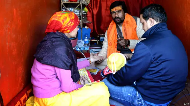 بہت سے کمپنیاں بھی جوتشیوں سے مشورے کرتی ہیں