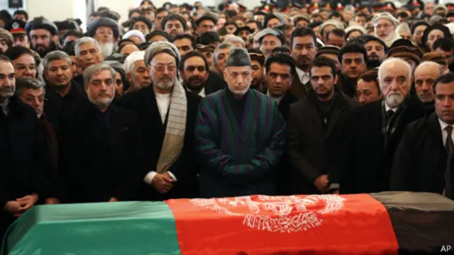 ألاف المشيعين بينهم ساسة وديبلوماسيون أجانب