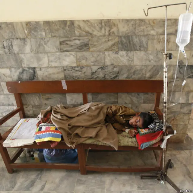 انھوں نے ایڈووکیٹ جنرل سندھ سے پوچھا کہ اتوار کے روز کتنے بچے ہلاک ہوئے تھے؟ وقفے کے بعد، عبدل فاتح ملک نے عدالت کو بتایا کہ دو بچے ہلاک ہوئے تھے۔ 