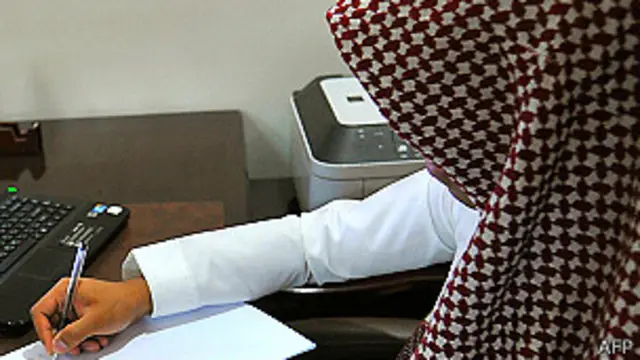 نئے دستاویز کے لیے تین سال قبل درخواست دی تھی جو کہ بلاجواز تاخیر کا شکار ہے: مدعی کا دعویٰ