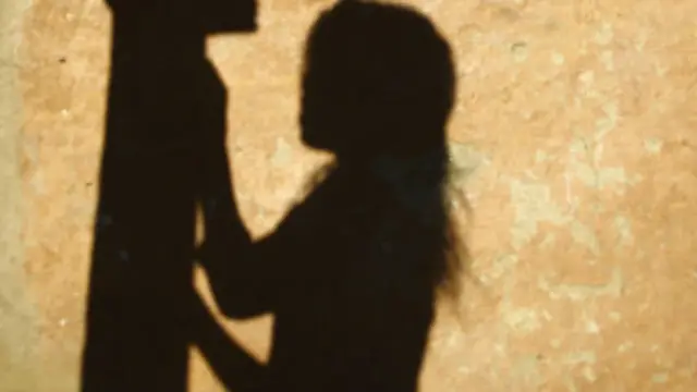 இந்தியக் கிராமங்களில் மாதவிடாய் காலத்தில் பெண்கள் கோயில்கள் போன்ற பொது இடங்களில் அனுமதிக்கப்படுவதில்லை