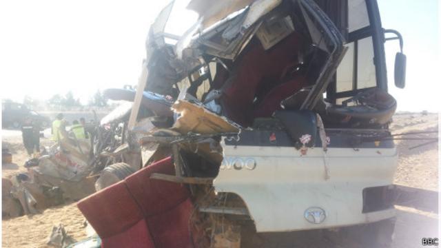 صورة لحادث سابق على طريق شرم الشيخ السويس حيث تتكرر حوادث السير بسبب سوء الطرق