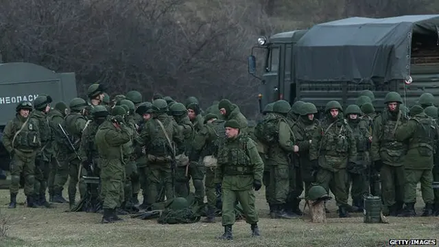 Soldados bajo mando ruso