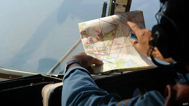 Пока все следы, которые могли вести к самолету, оказывались ложными