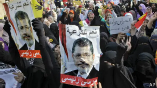 يصر أنصار مرسي على أنه الرئيس الشرعي للبلاد.