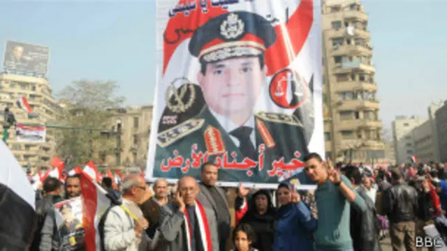 البيان الرسمي الذي أصدره شفيق ردا على تلك التسجيلات يحمل رسالة تأييد للسيسي والقوات المسلحة.