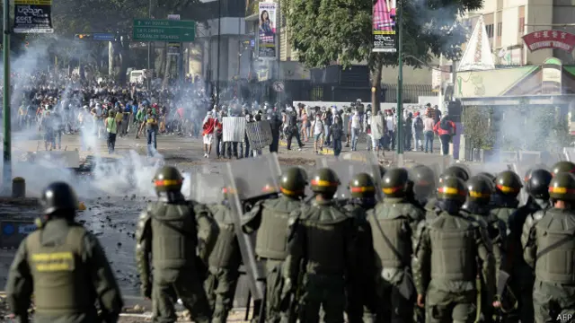 Venezuela: un mes de protestas en las que todos pierden - BBC News Mundo