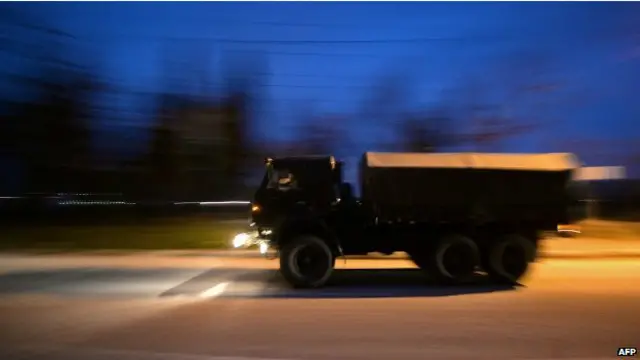 ياتسينيوك يتوجه إلى واشنطن بينما يبدو أن روسيا تعزز مواقعها في القرم.