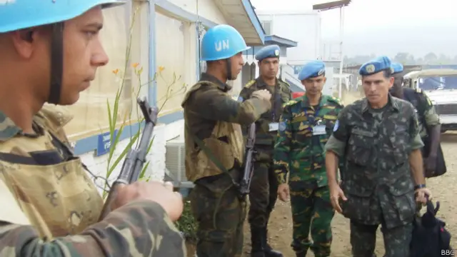 Genral Carlos Alberto dos Santos Cruz (à dir.) Foto - BBC