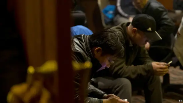 Родственники пассажиров рейса MH370 ждут любых новостей о судьбе своих близких