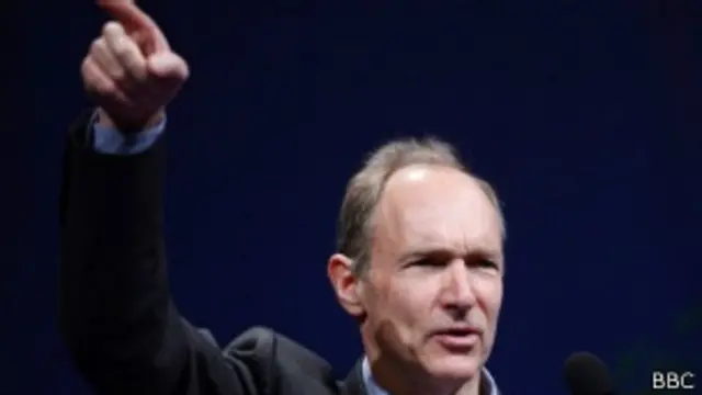 كان برنرز-لي حذر في وقت سابق من أن المراقبة يمكن أن تهدد الطبيعة الديمقراطية للإنترنت