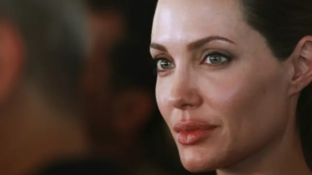 العملية الجراحية الجديدة هي الثانية التي تجريها أنجلينا جولي تفاديا لخطر الإصابة بالسرطان.