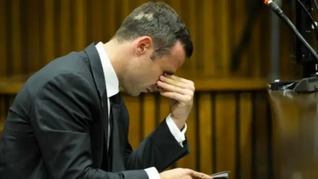 هناك أكثر من 100 شاهد تسمع المحكمة لشهاداتهم.