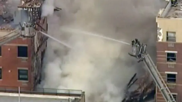 gedung ambruk di New York