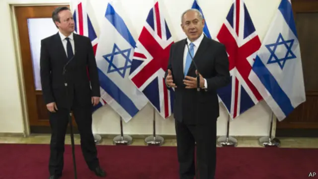 David Cameron (kiri)d dan Benjamin Netanyahu