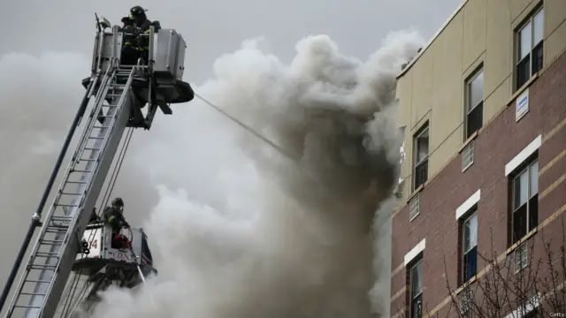 ويل کېږي ځینې کسان له خاورو لاندې وي. 