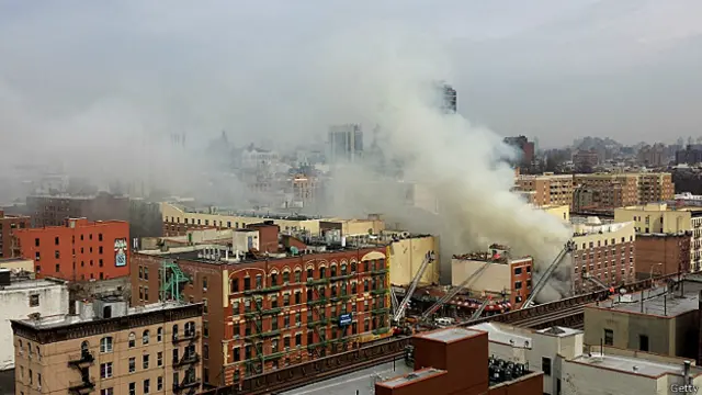 紐約公寓樓爆炸倒塌