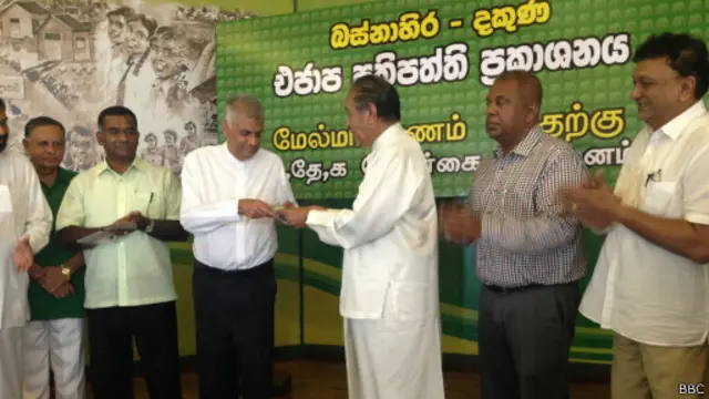 හිටපු කතානායක ජෝසප් මයිකල් පෙරේරා (වමේ) සහ වත්මන් කතානායක කරු ජයසූරිය (දකුණේ) 