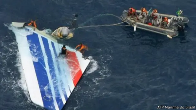 Partes do avião do voo 447 da Air France (AFP/Marinha do Brasil)