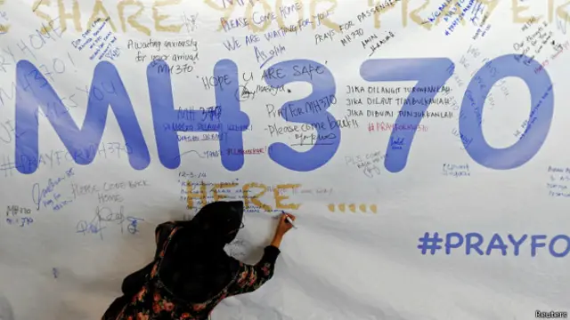 中方敦促马方,尽最大努力、穷尽一切可能搜救及调查,尽早给乘客家属一个满意的交代。