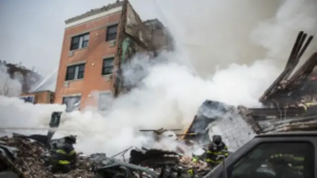 د سیمې اوسېدونکي وايي چاودنه دومره زوروره وه چې د ودانیو د کړکیو ټوټي تر لری ځایونو پورې خپرې شوې دي. 