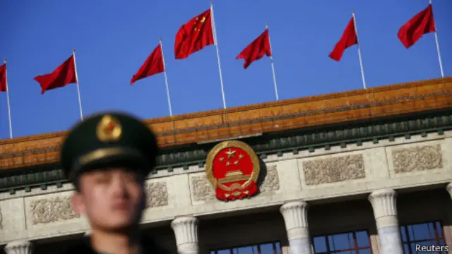 人民大會堂外的武警（2014年3月13日）